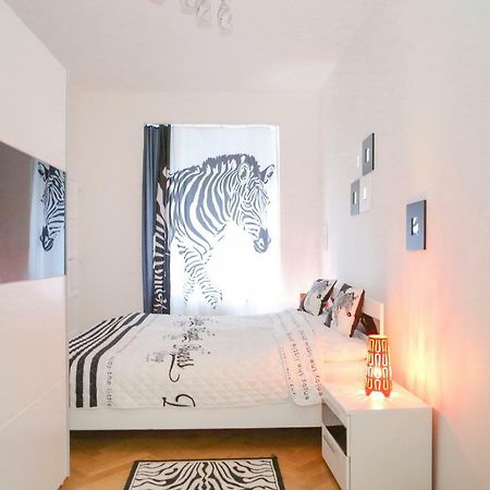 Stylish Apartment A Few Steps From Metro Prague Luaran gambar