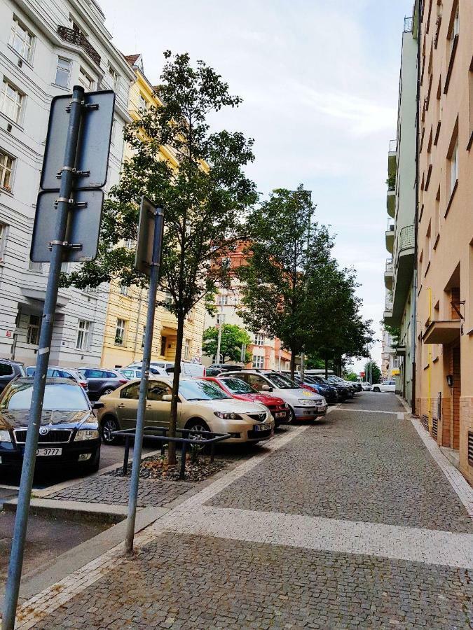Stylish Apartment A Few Steps From Metro Prague Luaran gambar