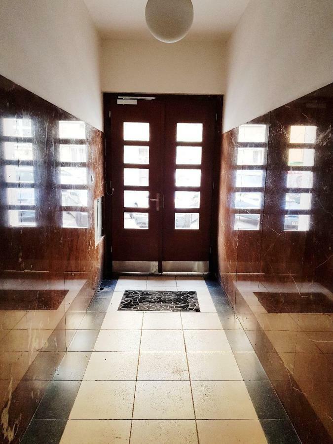 Stylish Apartment A Few Steps From Metro Prague Luaran gambar
