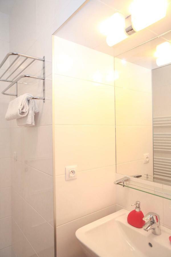 Stylish Apartment A Few Steps From Metro Prague Luaran gambar