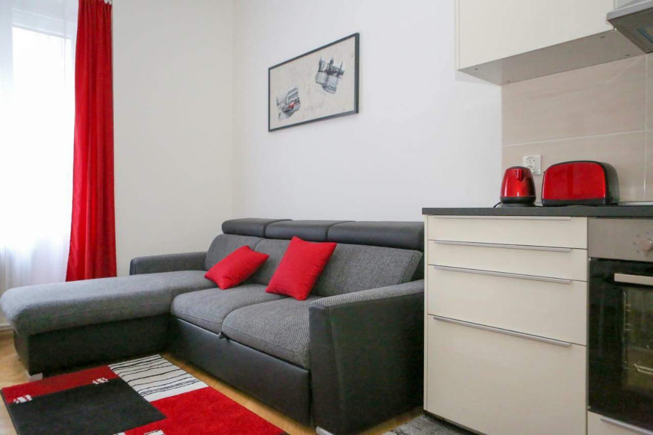 Stylish Apartment A Few Steps From Metro Prague Luaran gambar