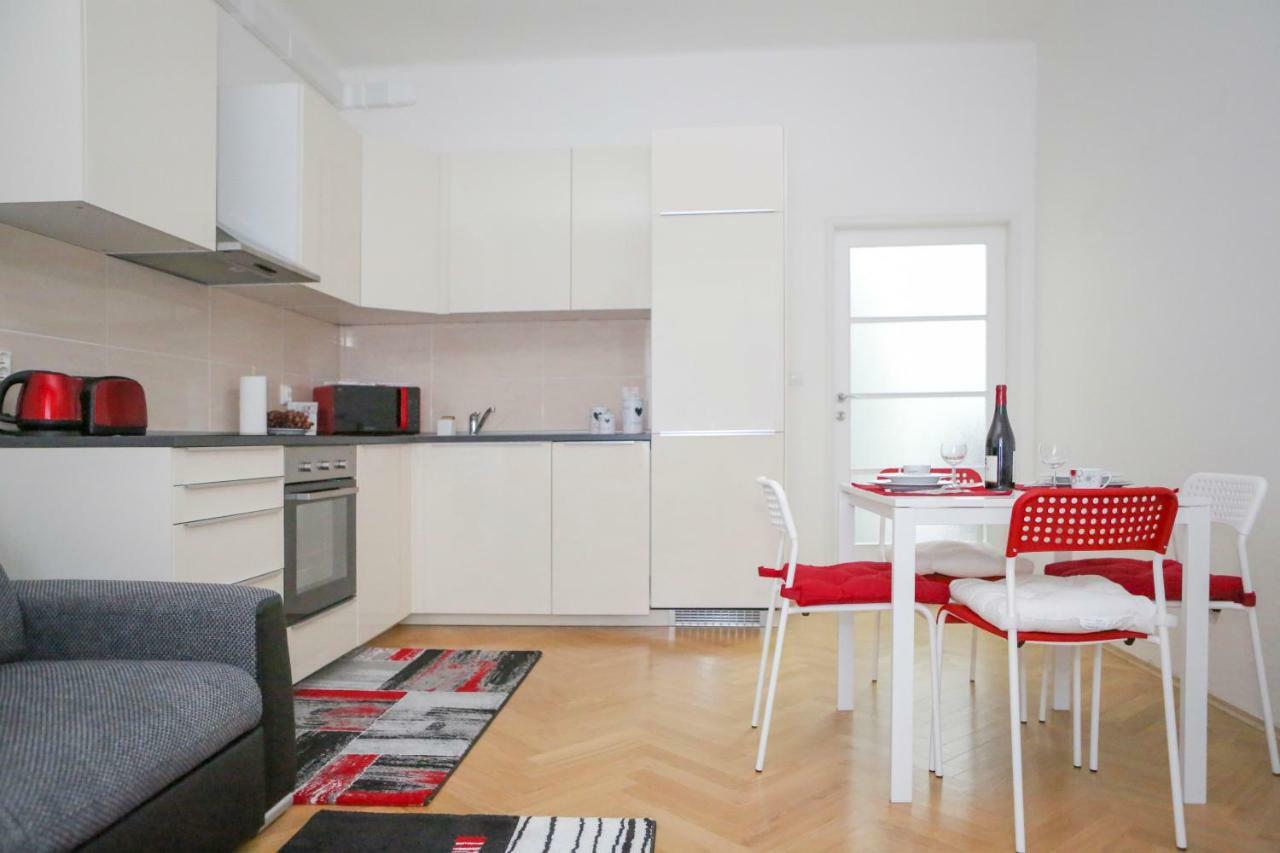 Stylish Apartment A Few Steps From Metro Prague Luaran gambar