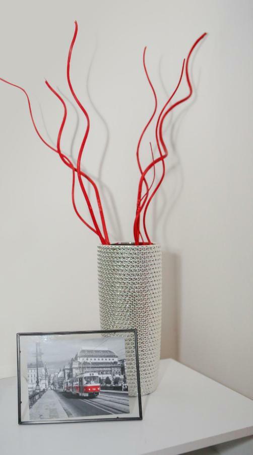 Stylish Apartment A Few Steps From Metro Prague Luaran gambar