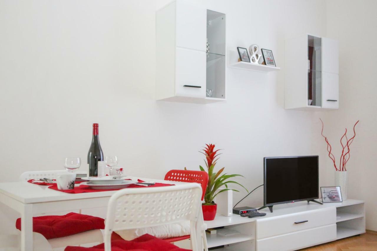 Stylish Apartment A Few Steps From Metro Prague Luaran gambar