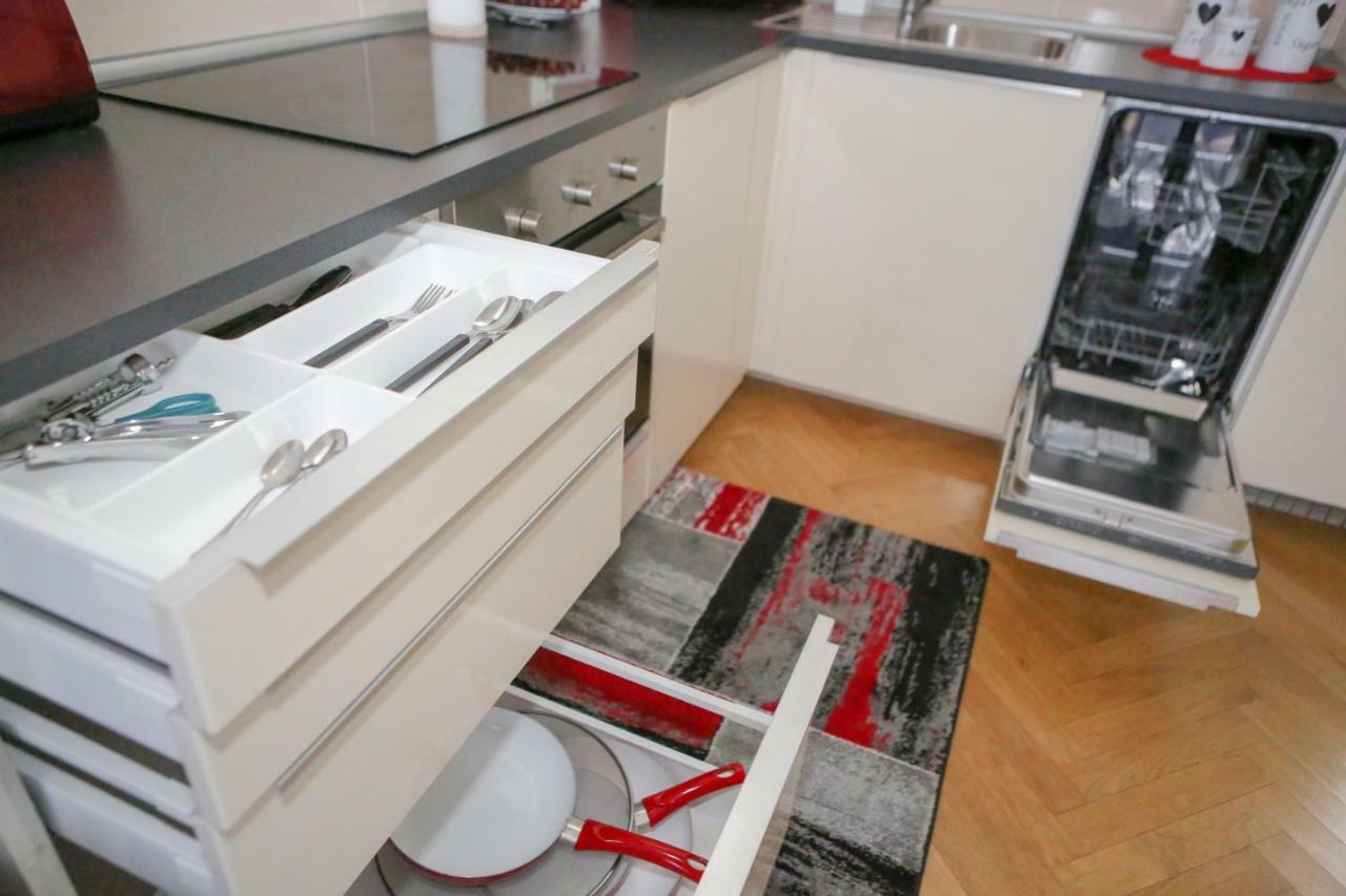 Stylish Apartment A Few Steps From Metro Prague Luaran gambar