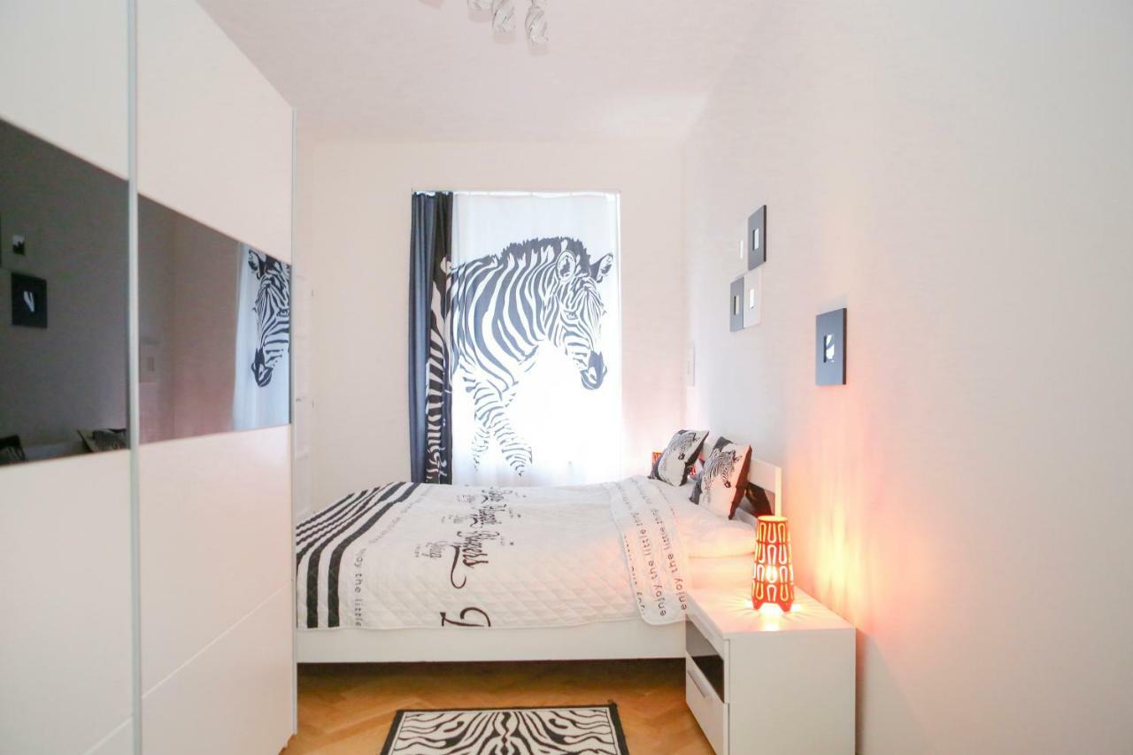 Stylish Apartment A Few Steps From Metro Prague Luaran gambar