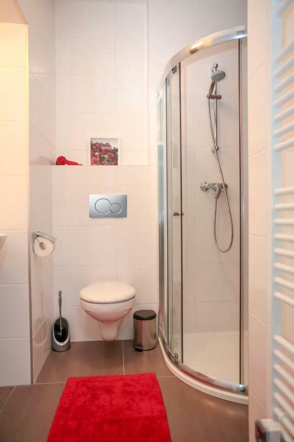 Stylish Apartment A Few Steps From Metro Prague Luaran gambar